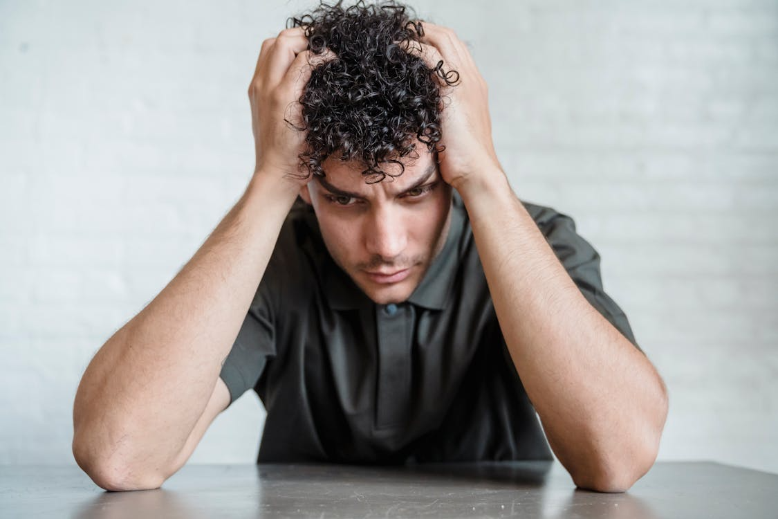 Grounding: The Key to Calm and Confidence. How AtmA Can Help You Overcome Anxiety